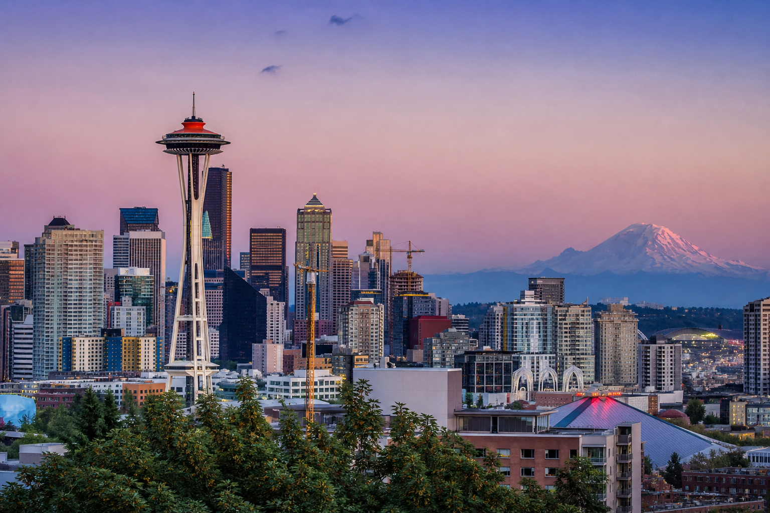 Seattle, Space Needle et Mont Rainier au crépuscule